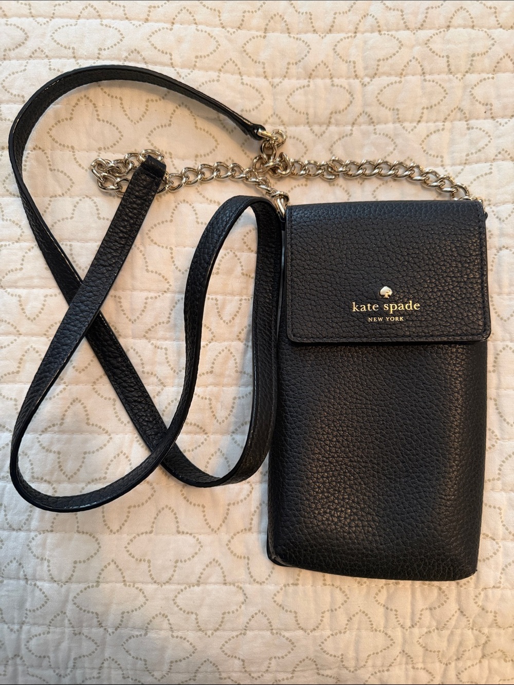 kate spade Black Pebbled Leather Crossbody Phone Pouch with Gold Chain EUC